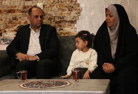 دیدار مدیرکل کانون استان کرمان با مادر شهید نوجوان محمدطاها قدیری